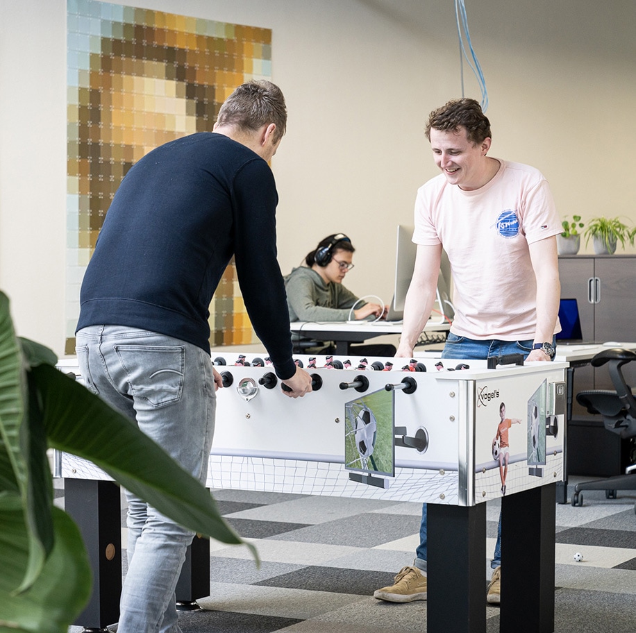 Geconcentreerd aan het werk bij Lemone